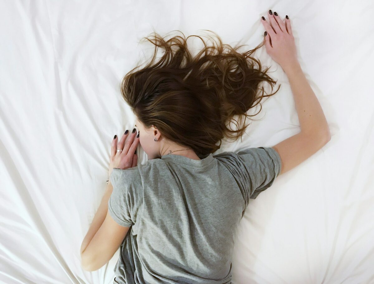 Dormir sur le ventre : quel matelas choisir ?